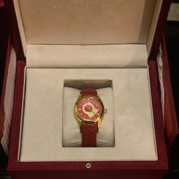 Authentic Salvatore Ferragamo watch main image 12